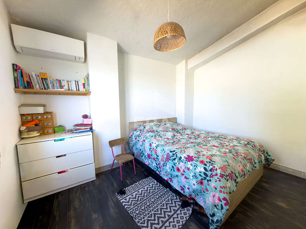 Maison à LA ROQUETTE-SUR-SIAGNE