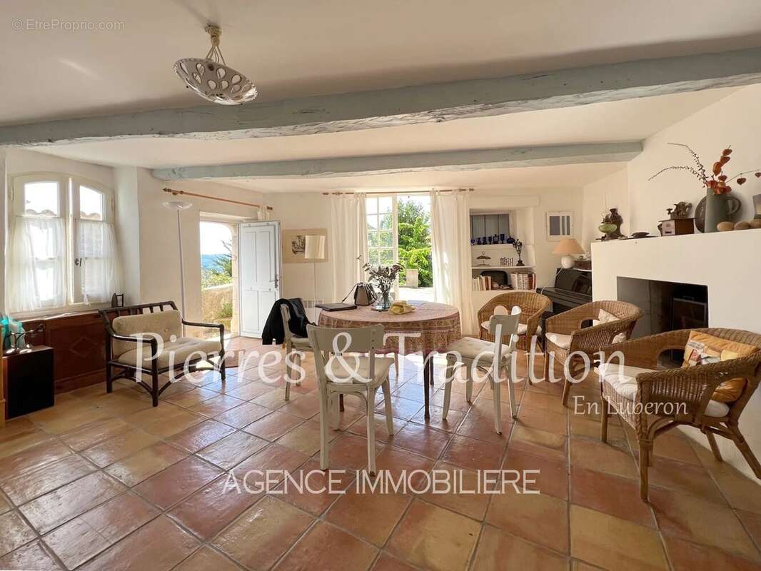 Maison à SIMIANE-LA-ROTONDE