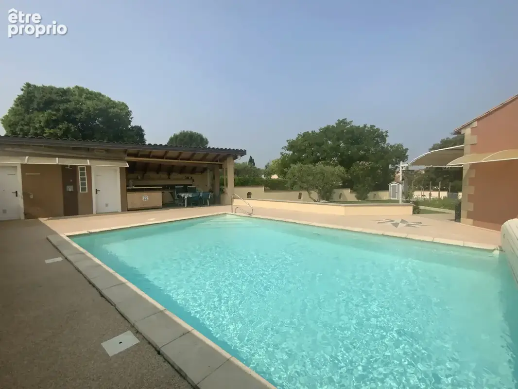 Villa plain pied sur 1000 m2 de terrain avec piscine. - photo 2