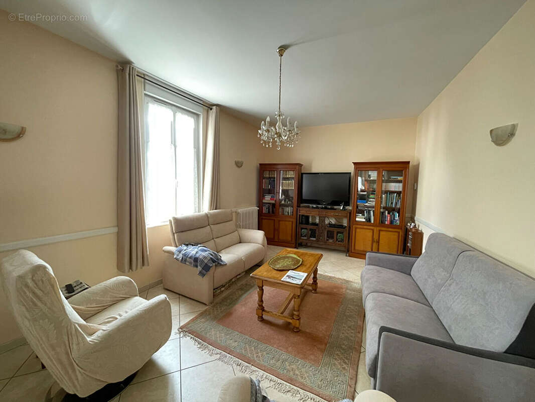 Maison 7 pièces à vendre à Varrains - Calme et Confort - photo 4