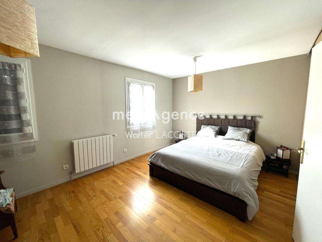 Maison à LES CLAYES-SOUS-BOIS