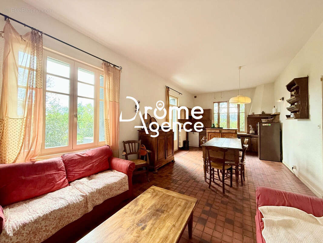 Maison 159 m² à Bourg-Les-Valence  - photo 5