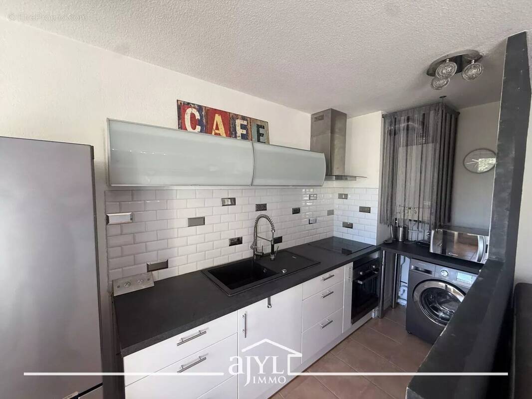 Appartement à MARSEILLE-3E