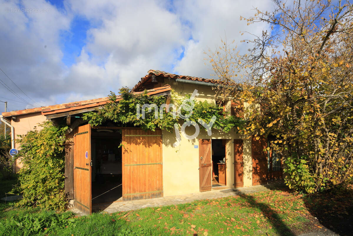 Miremont, ensemble de 2 maisons, l'une de 51 m2 avec jardin et garage, l'autre de 76 m2 à restaurer - photo 2
