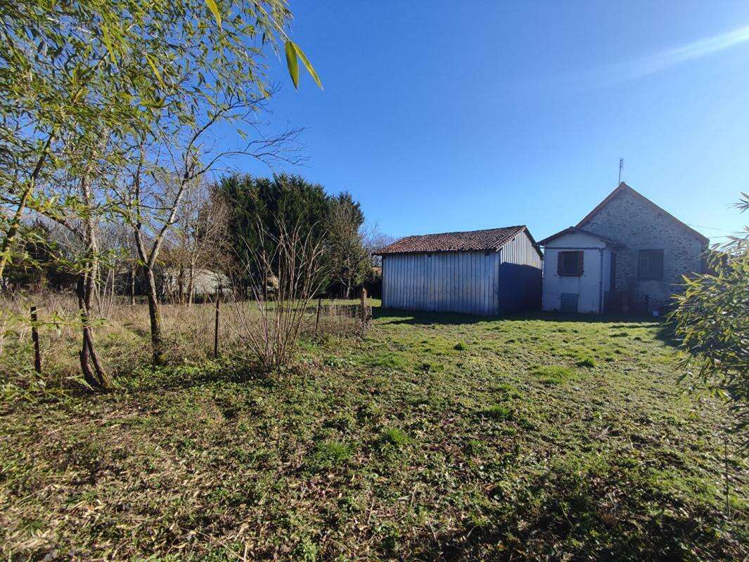 Maison à MEZIERES-SUR-ISSOIRE