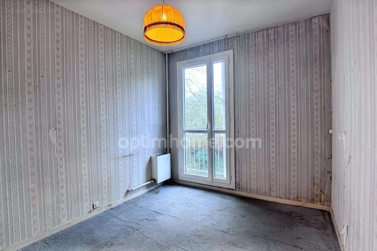 Appartement T3/T4 75 m2, DPE D, métro et marché Ste-Thérèse à 5 minutes - photo 6