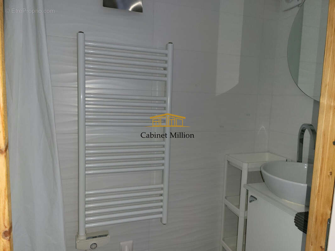 Maison à VIC-LA-GARDIOLE