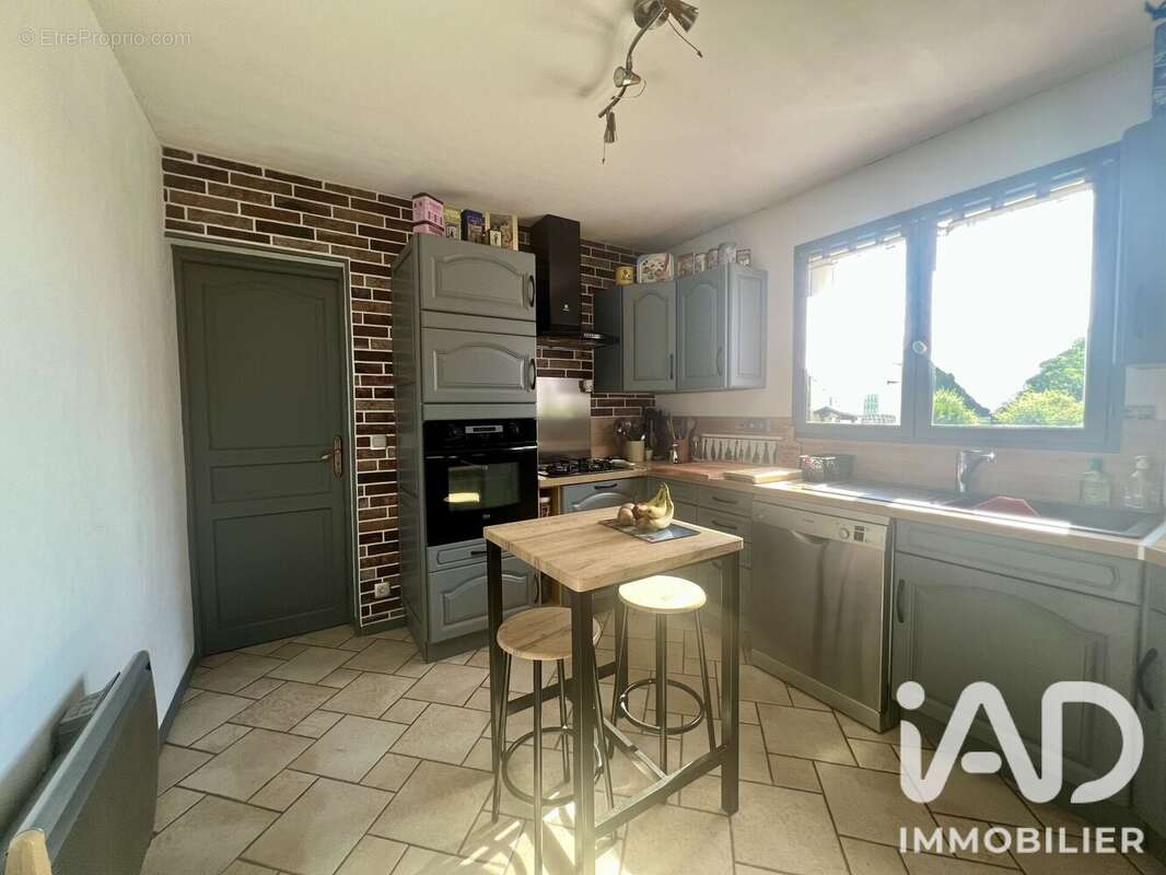 Maison 130 m² à Saint-Martin-Des-Champs  - photo 6