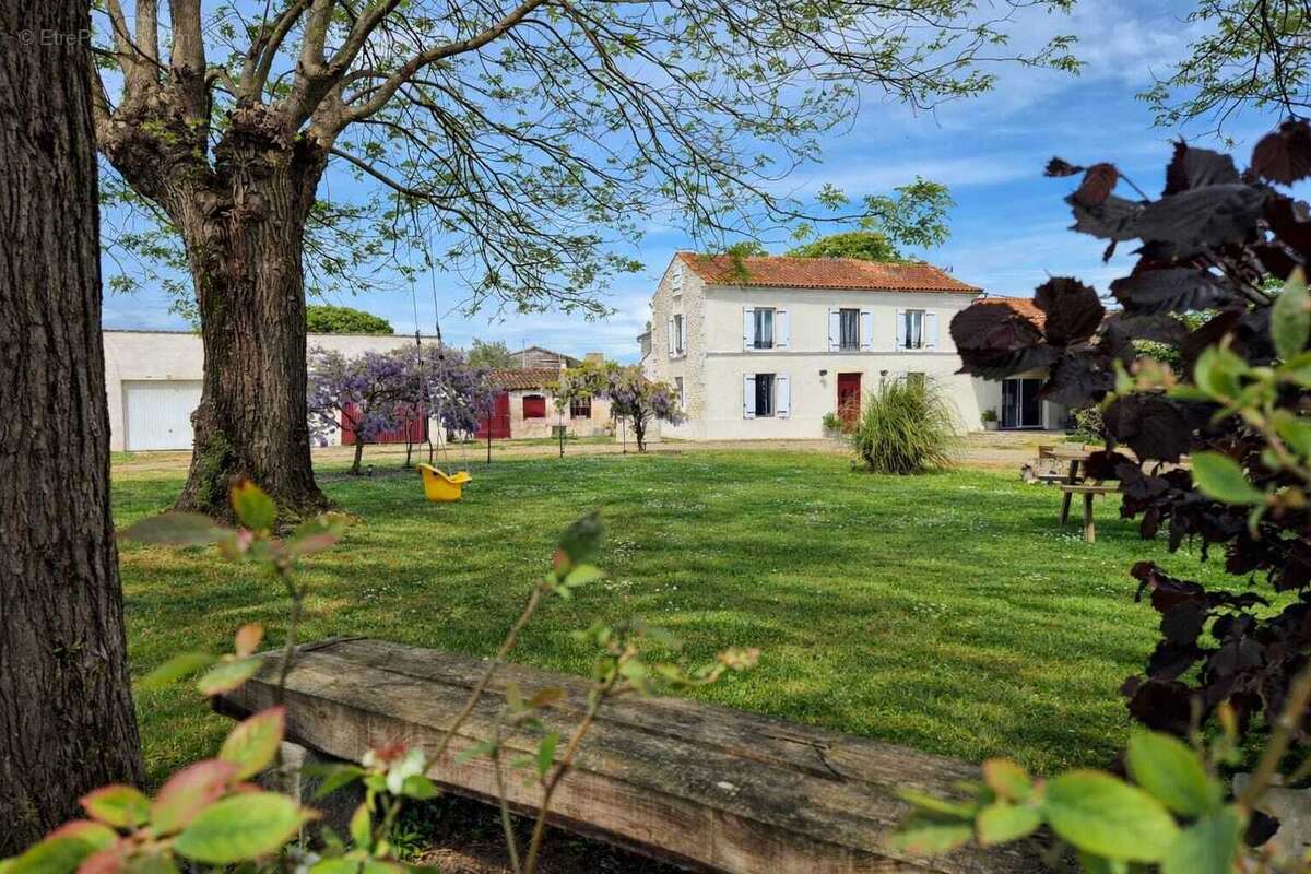 Maison à SAINT-SEVER-DE-SAINTONGE