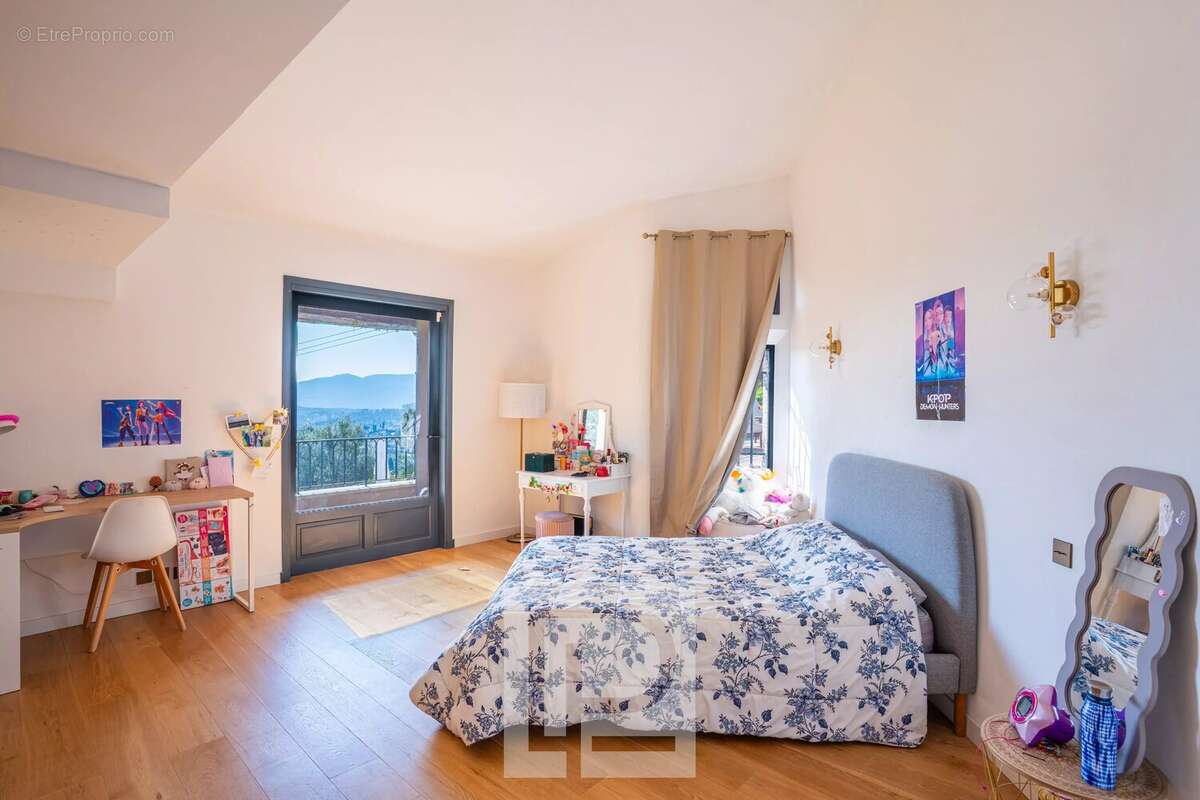 Maison à MOUGINS