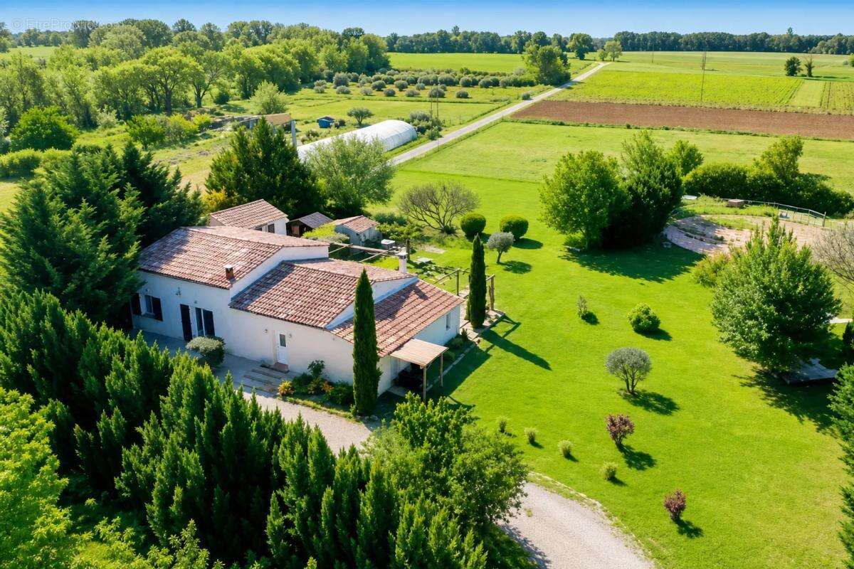 Maison 5 pièces avec gîte et grand terrain à Brignoles - photo 3