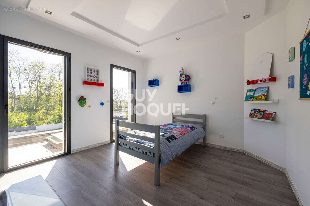 Villa de 210m² à Cellule - photo 10