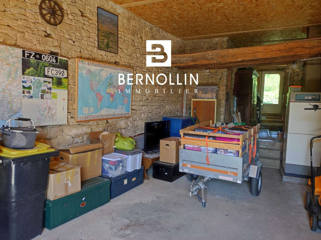 Maison à COURMANGOUX