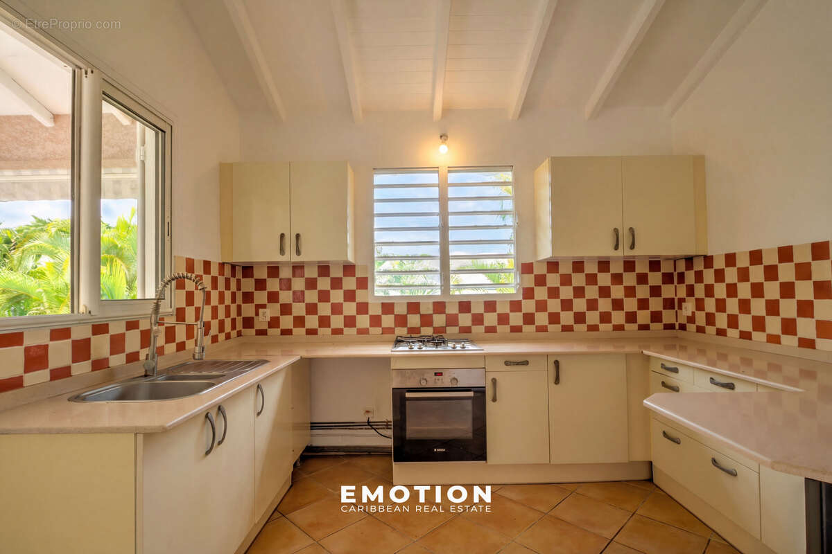 Maison à BAIE-MAHAULT