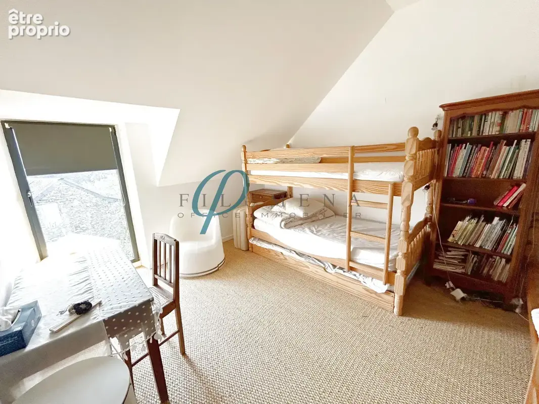 À vendre, Magnifique Manoir au Charme Indéniable de 254m2 avec dépendances et une entrée indépendante. - photo 15