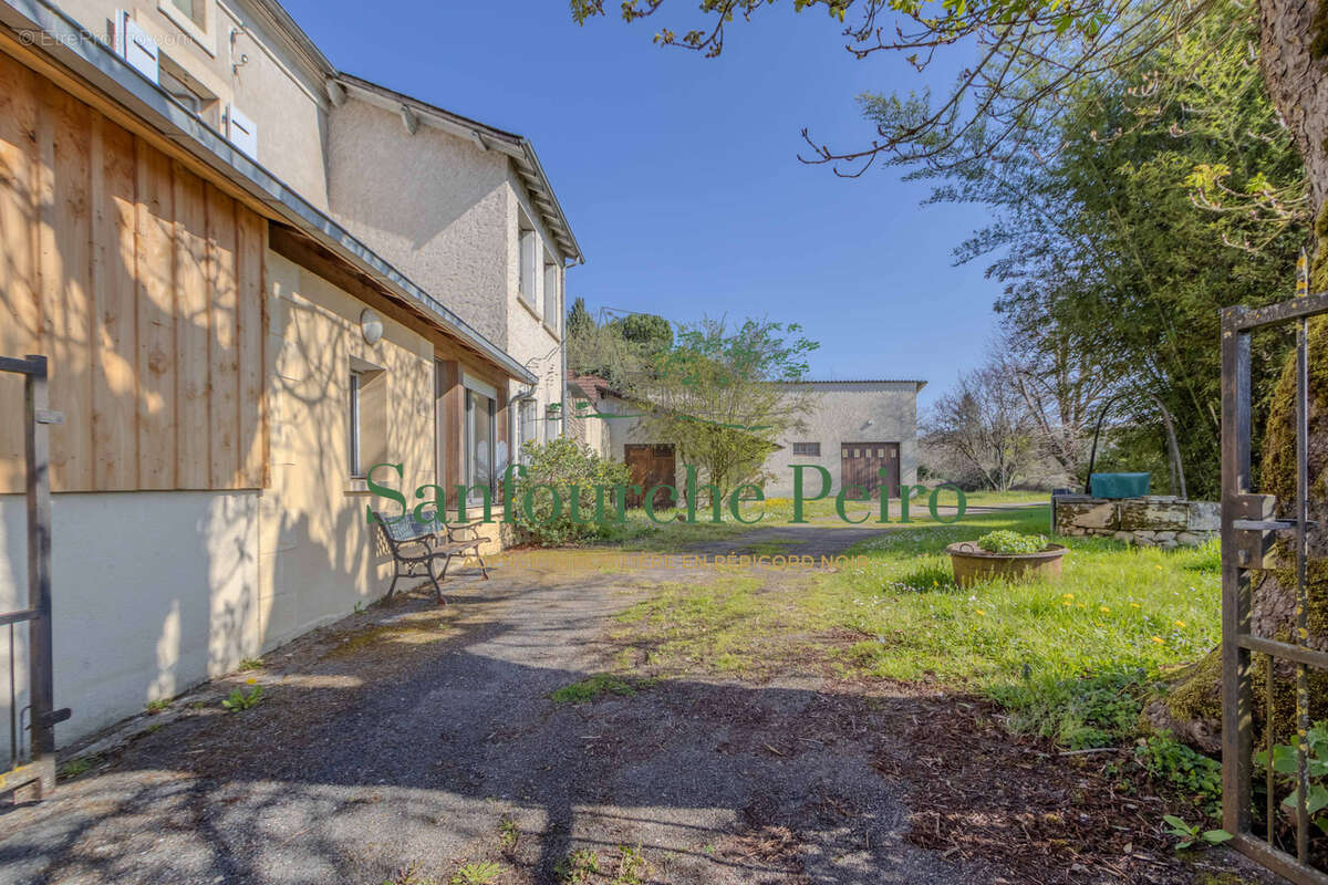 Maison à SAINT-JULIEN-DE-LAMPON