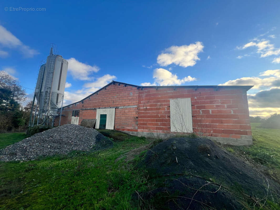 Parking à GRAND-AUVERNE