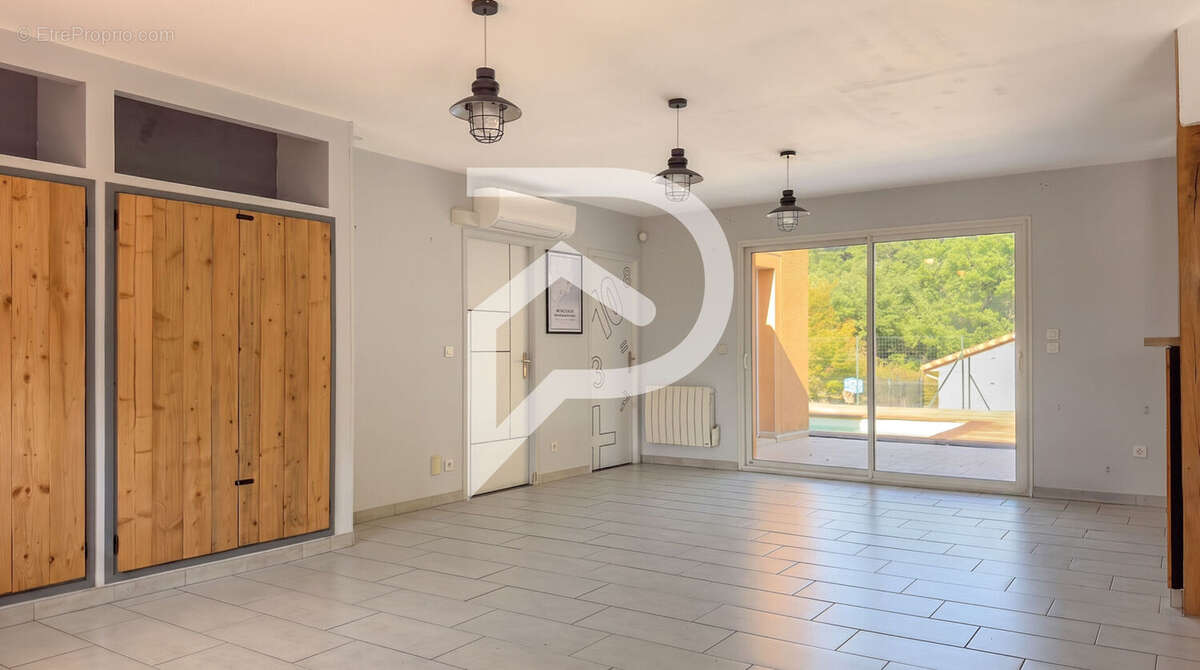 Maison familiale 158m2 avec piscine, sous-sol complet - photo 5