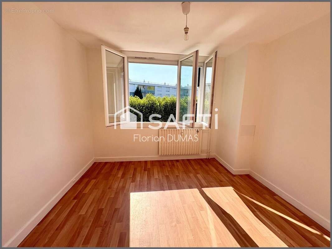 Appartement 74 m² à Bourg-Les-Valence  - photo 4