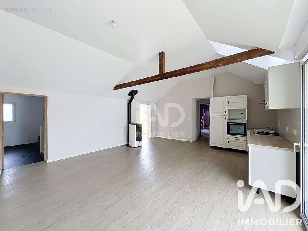 Maison 88 m² à Cogles  - photo 3