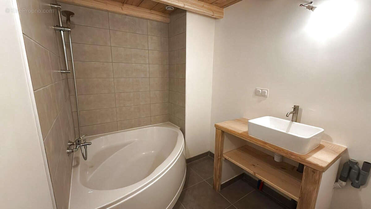 Appartement à ESSERTS-BLAY