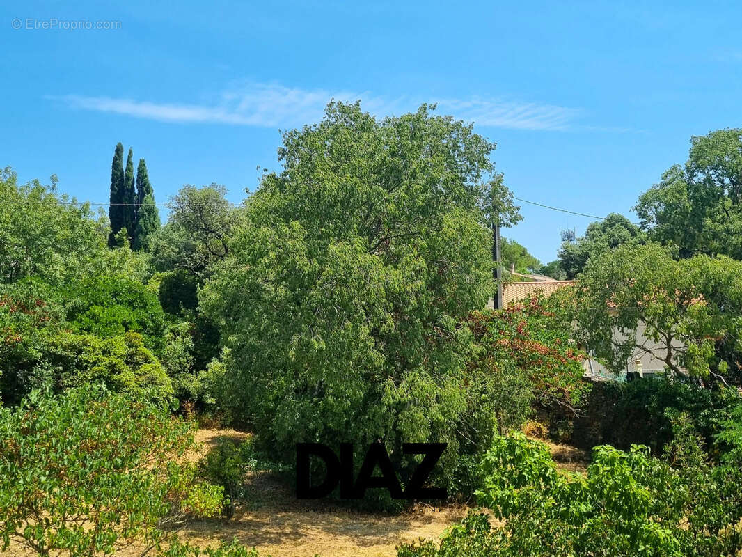 Appartement T3 de 94 m2 avec terrasse de 6 m2, terrain privatif de 510 m2 et grand garage   Nîmes, secteur Boi - photo 12