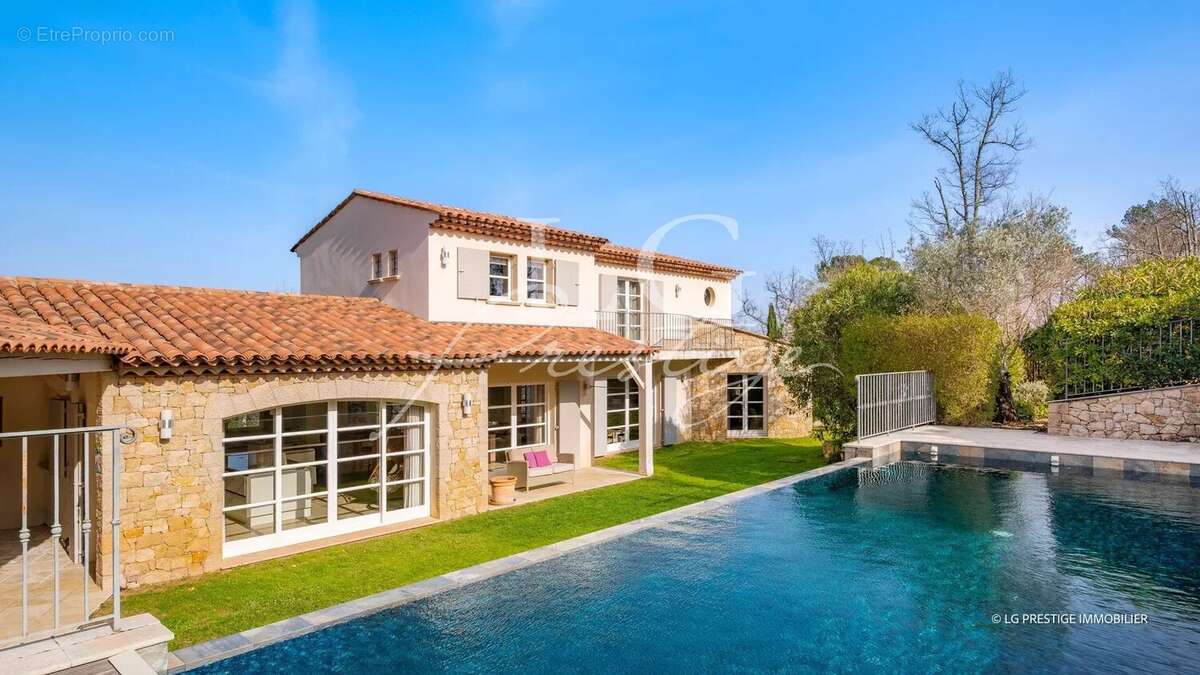 Maison à TOURRETTES
