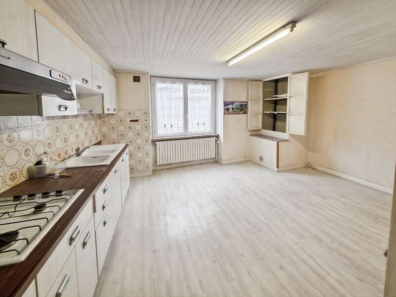 Appartement à MONTMOROT