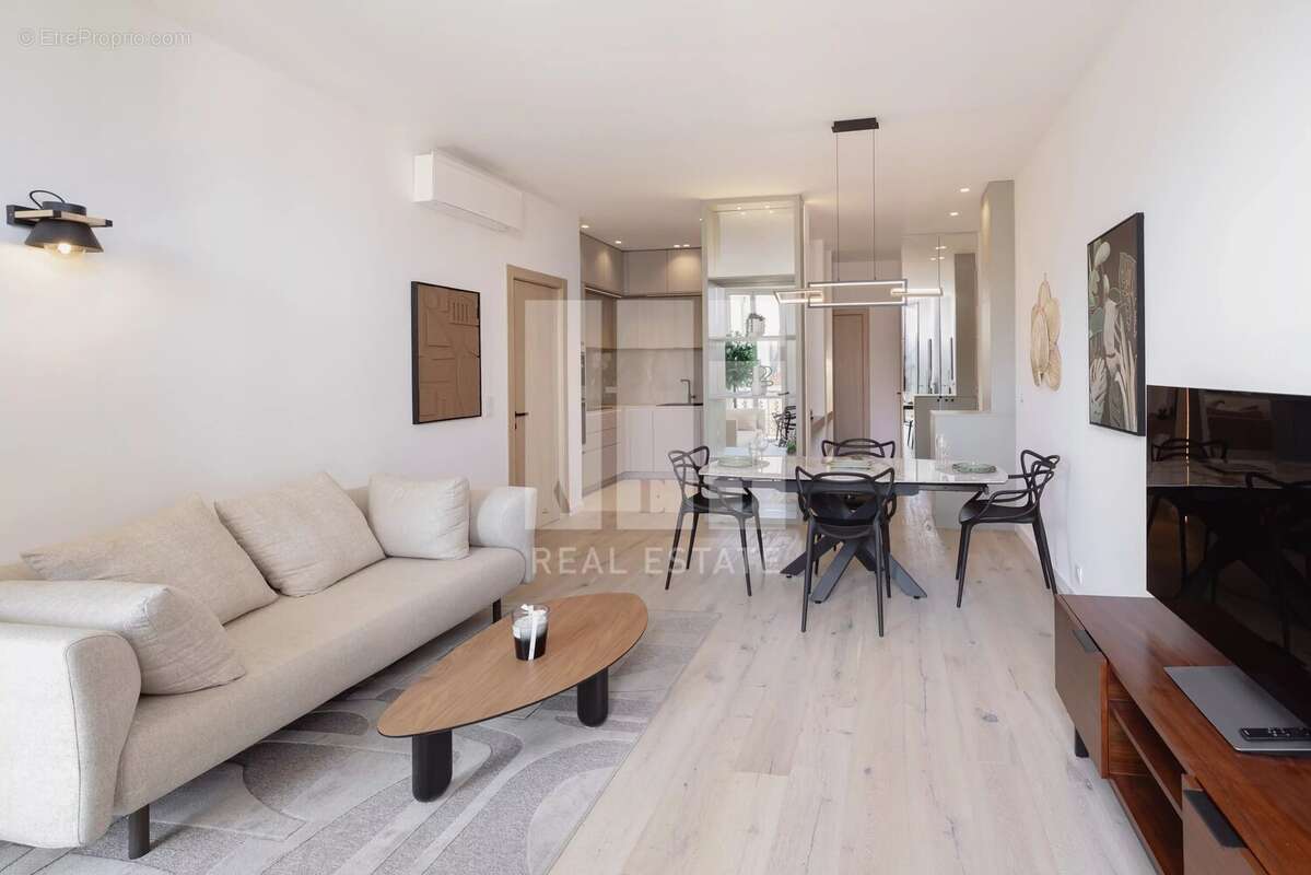 Cannes Centre Ville - Dernier étage - Appartement 4 pièces - photo 5