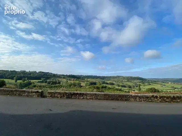 Bel Immeuble de Rapport au coeur du village d'Ayen Corrèze 4 locations - photo 2