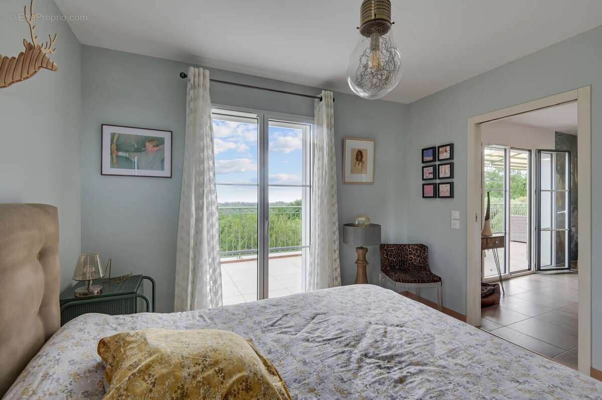 Appartement à ROQUEFORT-LES-PINS