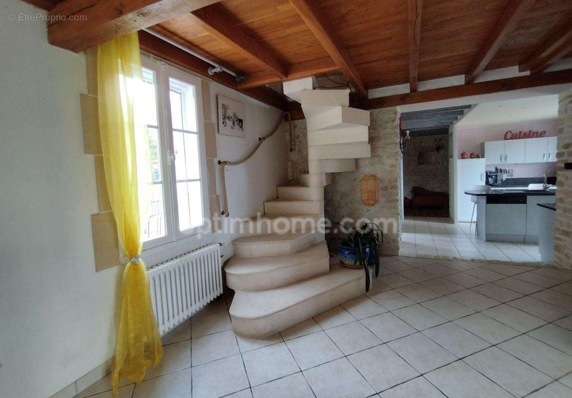 Charente, exceptionnelle ! A 10mn de La Rochefoucauld, maison 206 m², pièce de vie 70 m², grange, terrain clos 3602m² - photo 20