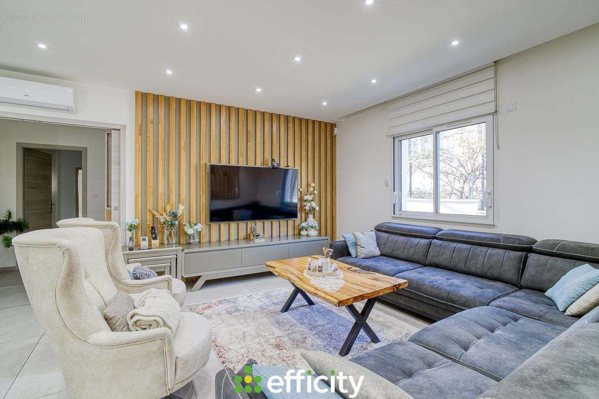 Maison à JASSANS-RIOTTIER