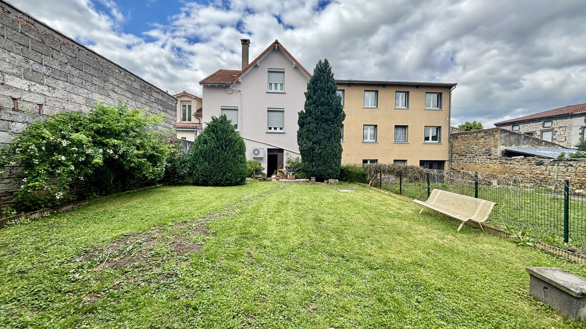 Maison à LES MARTRES-DE-VEYRE