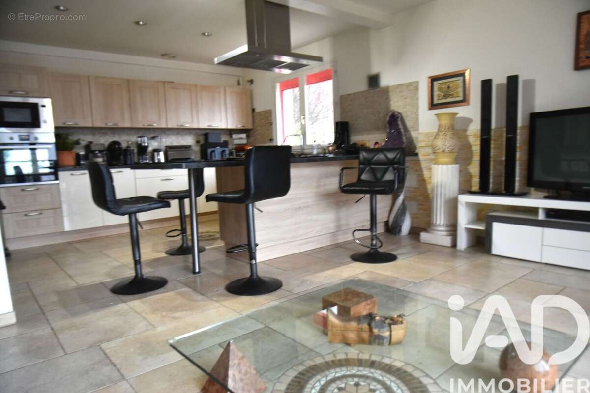 Maison 81 m² à La Salle-En-Beaumont  - photo 4
