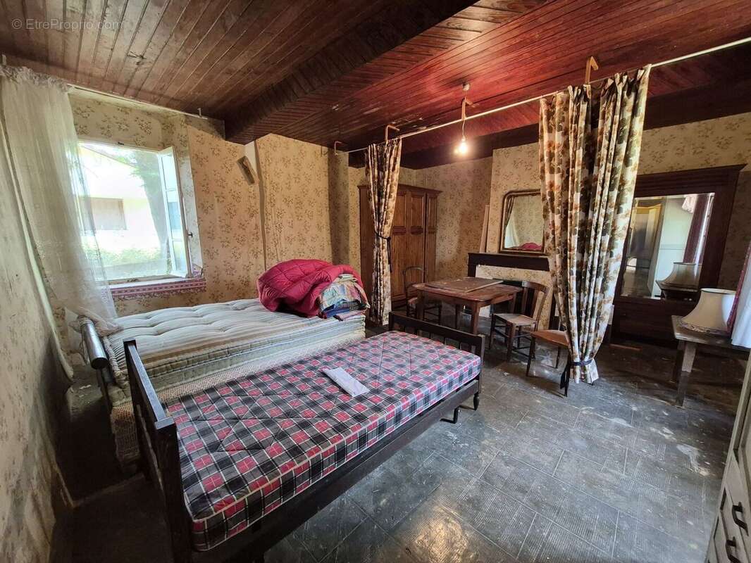 À vendre, proche de Tarbes (Hautes-Pyrénées): maison de plain-pied (ancienne fermette) à rénover avec grenier, garage, cour priv - photo 10