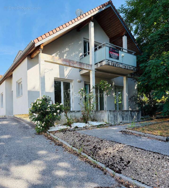 Maison à AUXON-DESSUS