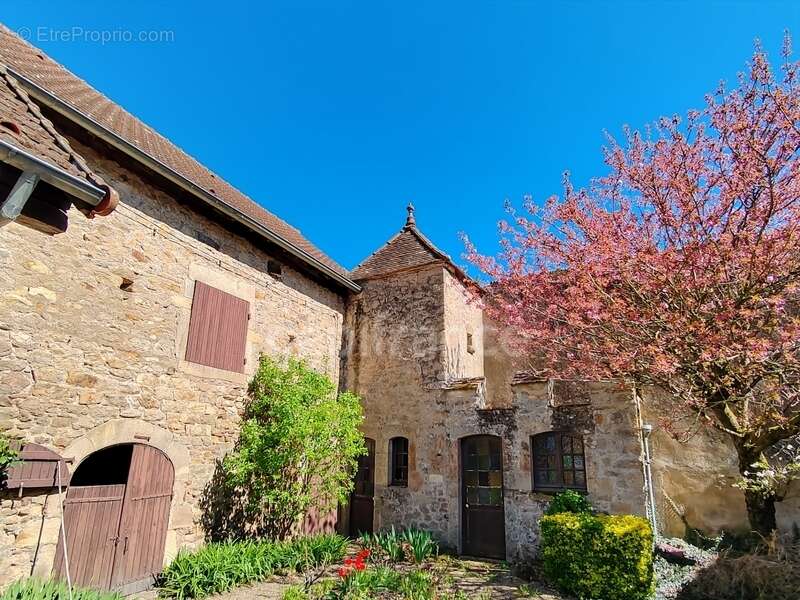Maison à SAINT-BERAIN-SUR-DHEUNE