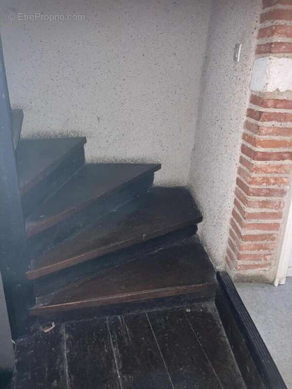 escalier - Maison à CAHORS