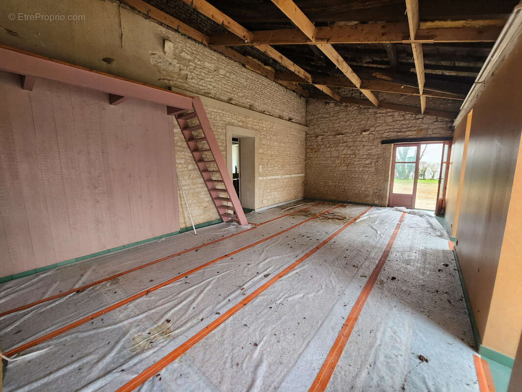 Maison à SAINTE-GEMME-LA-PLAINE