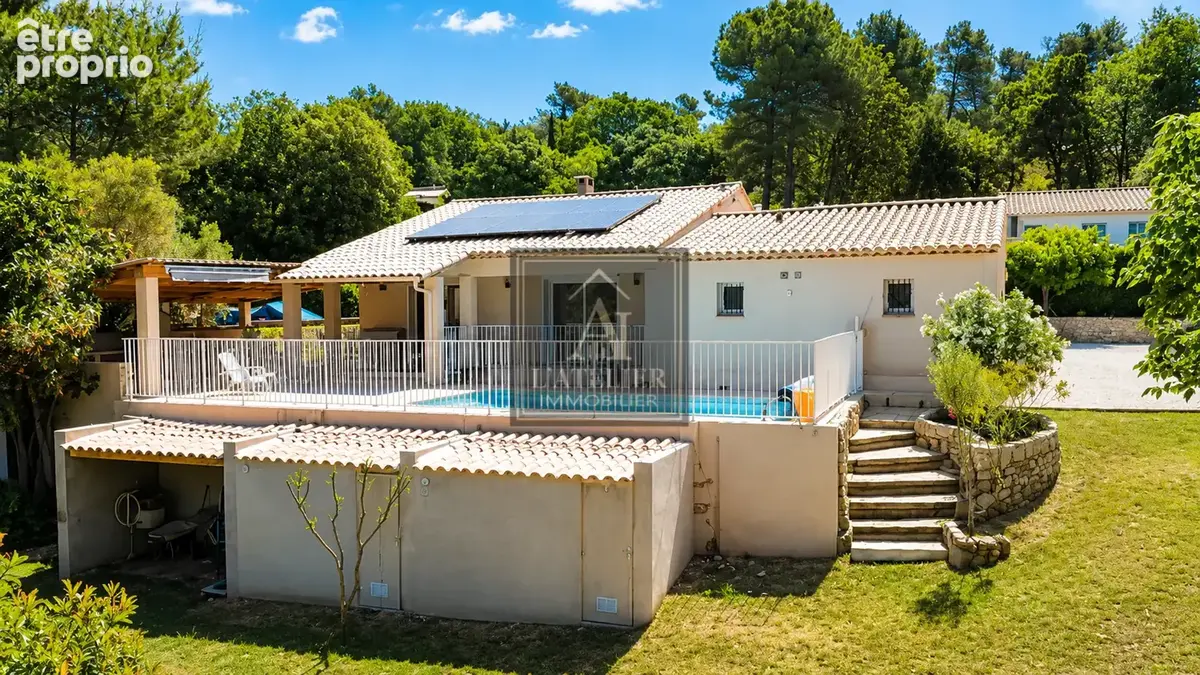 Maison de plain-pied d'une superficie de 136 m2 avec piscine sur une parcelle de 2000 m2 - photo 21