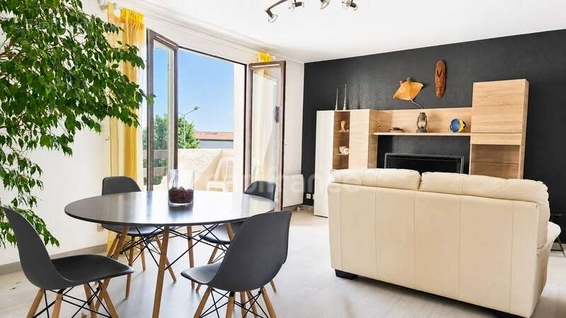 Appartement à vendre 4 pièces LA LONDE LES MAURES  CENTRE VILLE (83) - photo 2