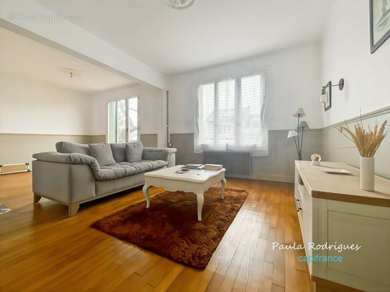 Maison à LES CLAYES-SOUS-BOIS