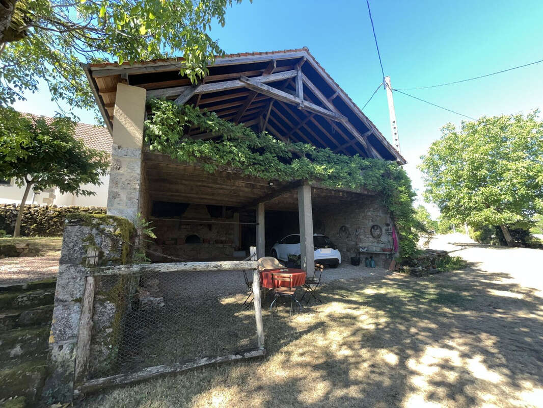 PROCHE FIGEAC – Authentique maison quercynoise en pierre de plain-pied avec grange - photo 14