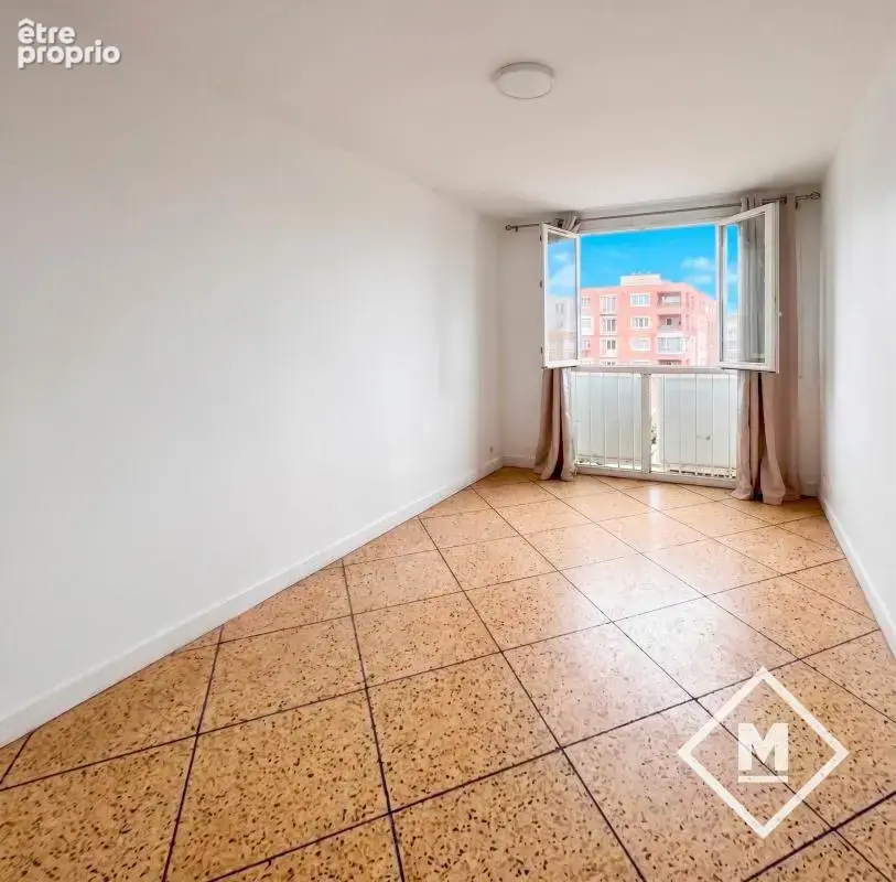 Appartement lumineux T5 65m² Marseille 13003 avec vue dégagée - photo 4