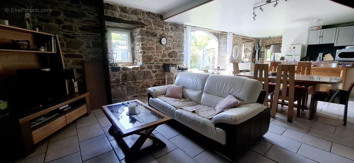 Maison à TREDREZ-LOCQUEMEAU