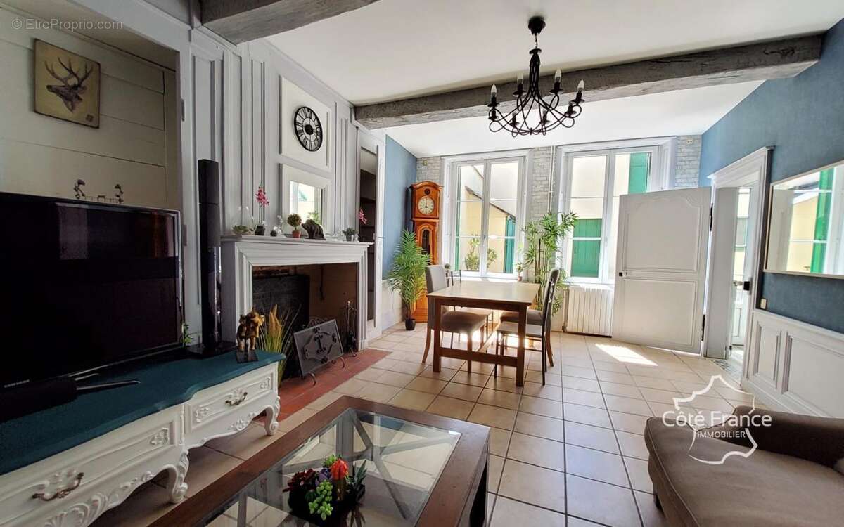 Maison à MONTHERME