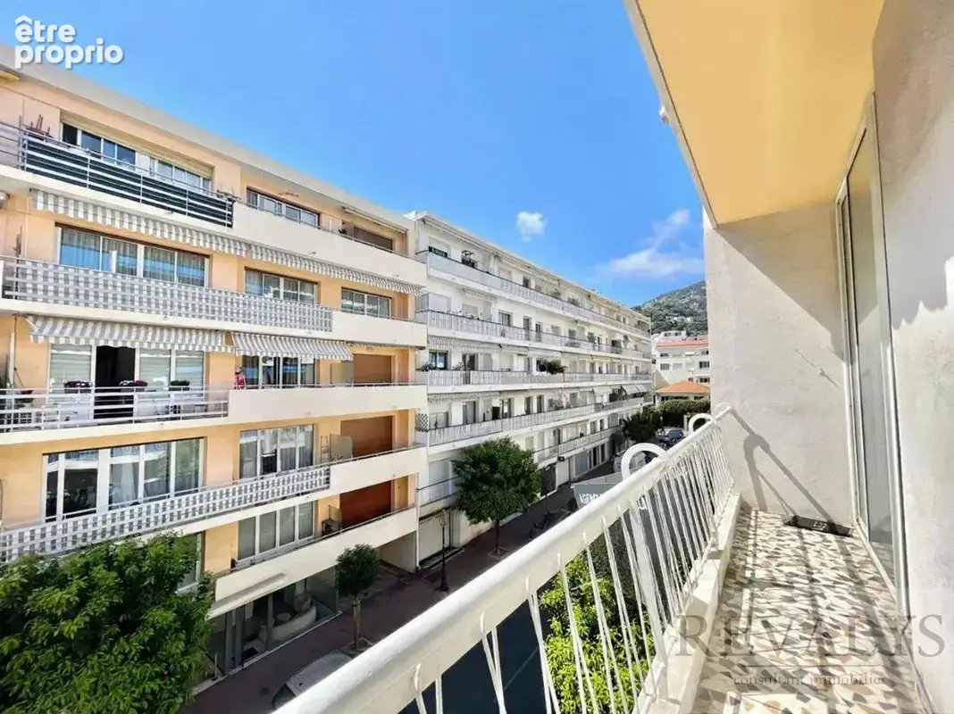 Alpes maritimes (06) - beaulieu sur mer - centre ville- a vendre appartement 3 pieces en avant dernier etage balcon loggia trave - photo 2