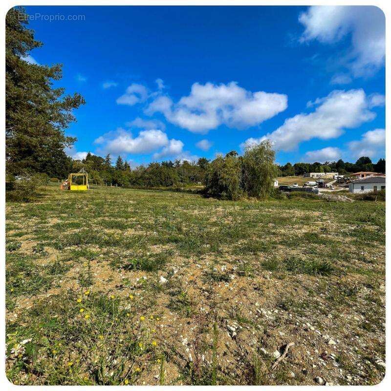 Terrain à CHAMPCEVINEL