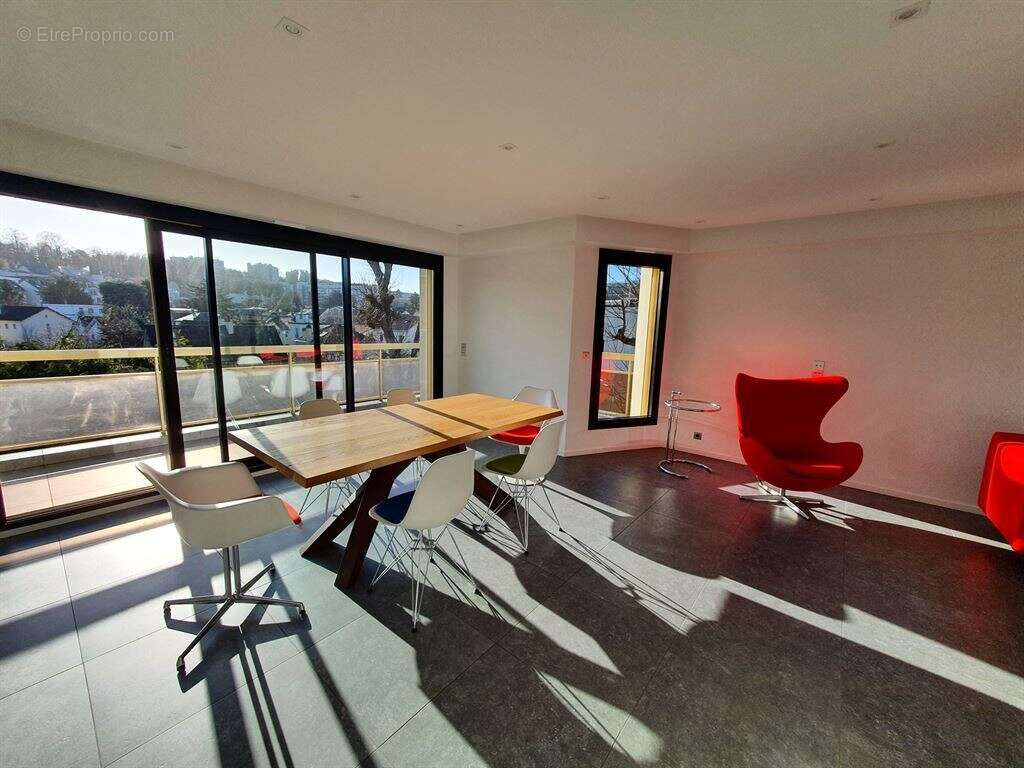 Appartement à VILLE-D'AVRAY